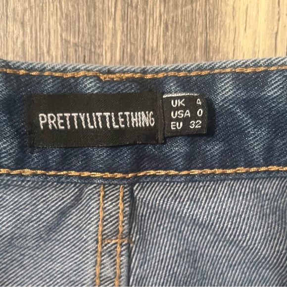 👖♥️NWT Pretty Little Thing NWT Mid Blue Wash Long Leg Straight Jeans Size 0 - Picture 8 of 9